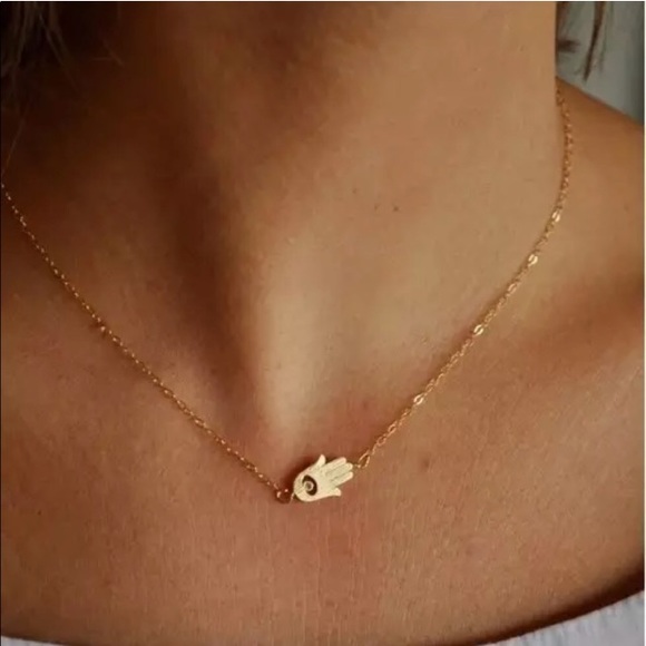 ✨One Left ✨Gold Hamsa Charm Necklace - Picture 2 of 5